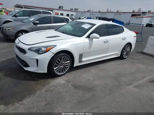 KNAE15LA8J6031125 2018 KIA STINGER - Image 2