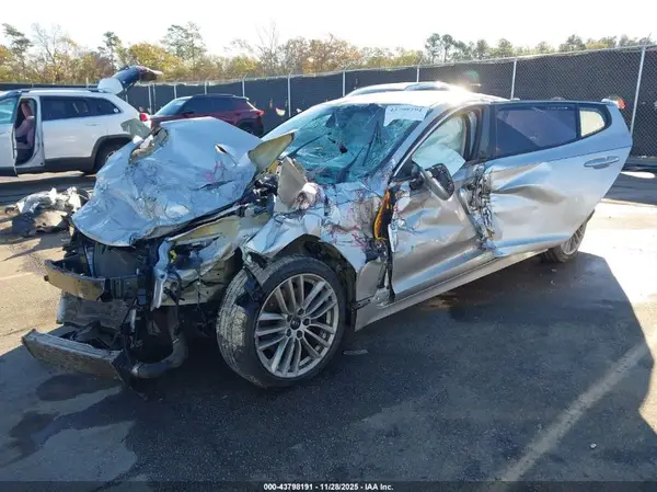 KNAE15LA8J6032856 2018 KIA STINGER - Image 2