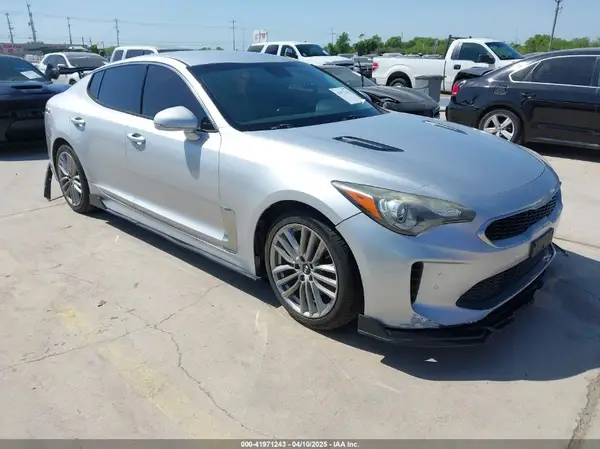 KNAE15LA8J6033022 2018 KIA STINGER - Image 1