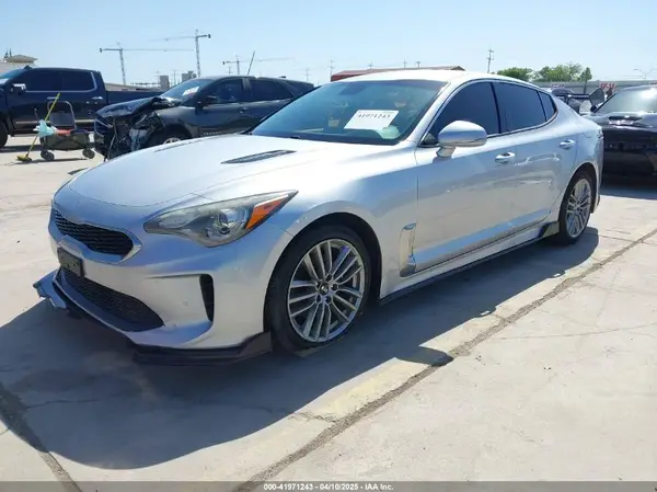 KNAE15LA8J6033022 2018 KIA STINGER - Image 2