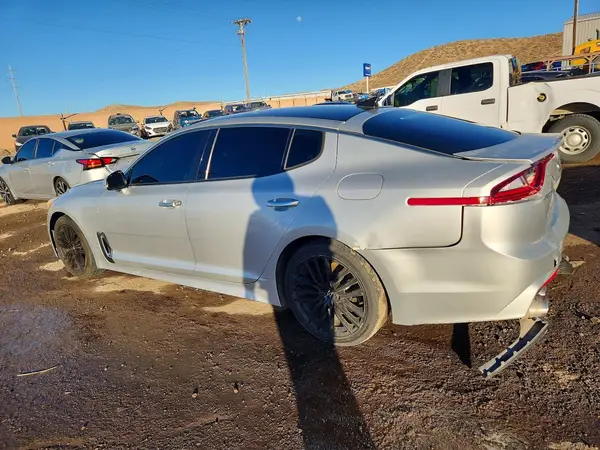 KNAE15LAXJ6011085 2018 KIA STINGER - Image 2
