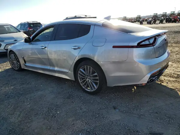 KNAE15LAXJ6011099 2018 KIA STINGER - Image 2