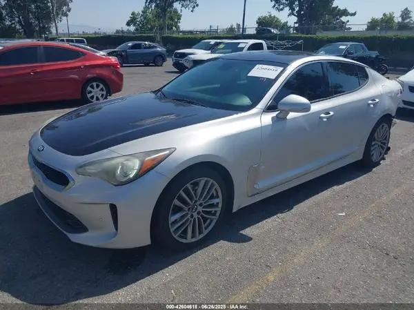 KNAE15LAXJ6011412 2018 KIA STINGER - Image 2