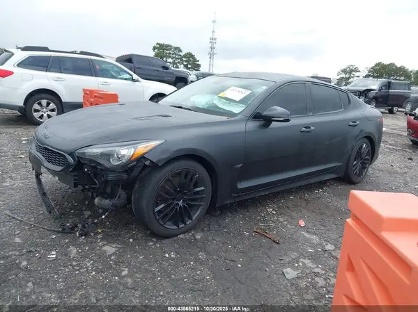 KNAE15LAXJ6015170 2018 KIA STINGER - Image 2