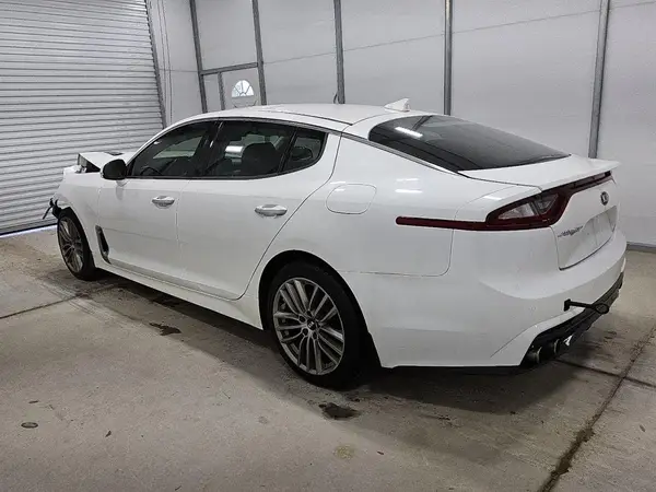 KNAE15LAXJ6024502 2018 KIA STINGER - Image 2