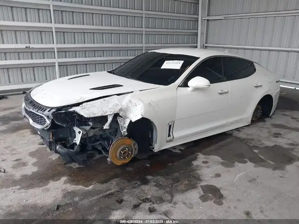 KNAE15LAXJ6031398 2018 KIA STINGER - Image 2