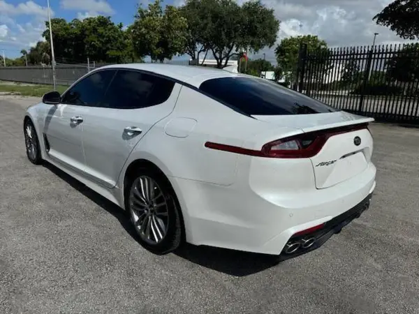 KNAE15LAXJ6032888 2018 KIA STINGER - Image 2
