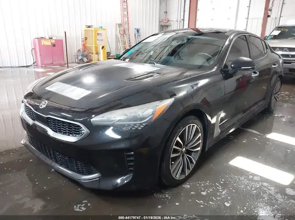 KNAE25LA0J6014199 2018 KIA STINGER - Image 2