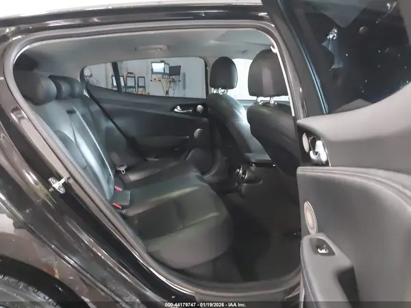 KNAE25LA0J6014199 2018 KIA STINGER - Image 8