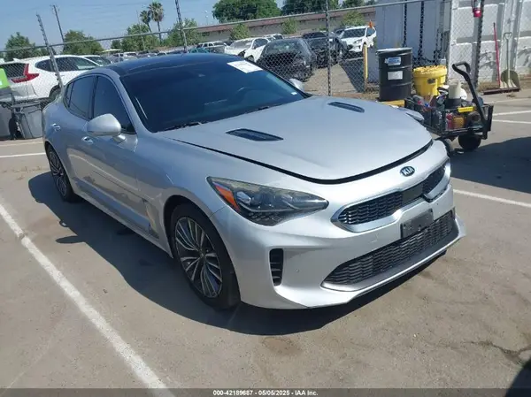 KNAE25LA1J6021873 2018 KIA STINGER - Image 1