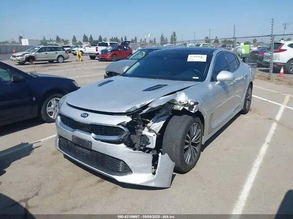 KNAE25LA1J6021873 2018 KIA STINGER - Image 2