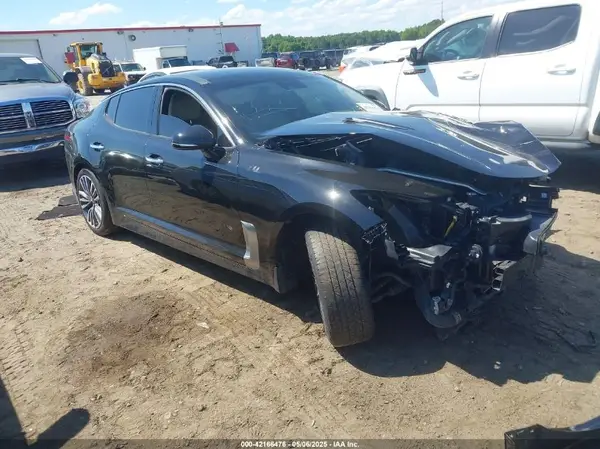 KNAE25LA1J6032792 2018 KIA STINGER - Image 1