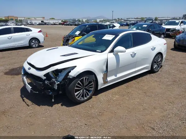 KNAE25LA1J6033893 2018 KIA STINGER - Image 2