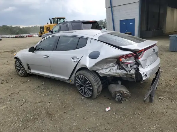 KNAE25LA2J6015242 2018 KIA STINGER - Image 2