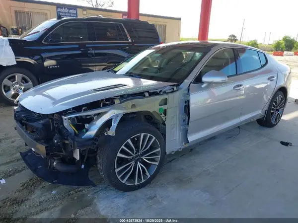 KNAE25LA2J6023762 2018 KIA STINGER - Image 2