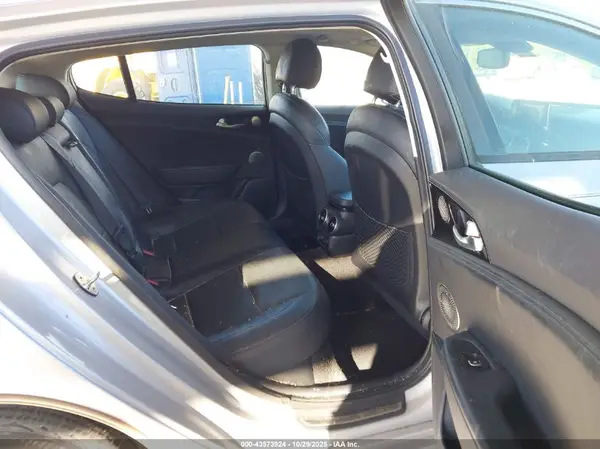 KNAE25LA2J6023762 2018 KIA STINGER - Image 8