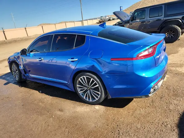KNAE25LA2J6032073 2018 KIA STINGER - Image 2