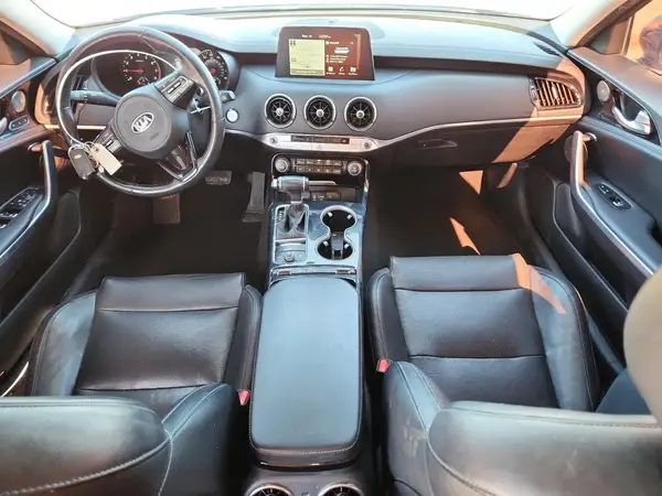 KNAE25LA2J6032073 2018 KIA STINGER - Image 8