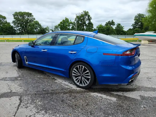 KNAE25LA3J6033085 2018 KIA STINGER - Image 2