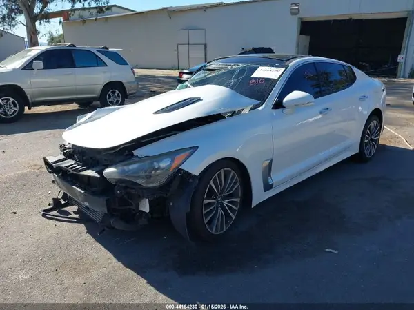 KNAE25LA4J6011192 2018 KIA STINGER - Image 2