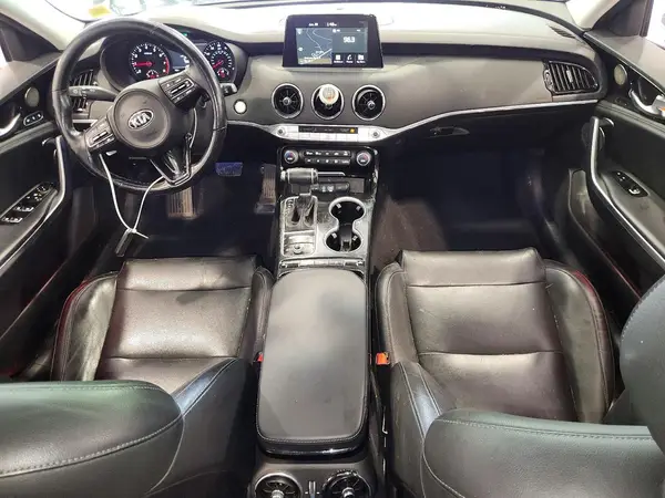 KNAE25LA4J6017042 2018 KIA STINGER - Image 8