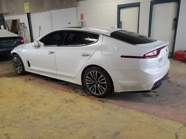 KNAE25LA4J6025075 2018 KIA STINGER - Image 2