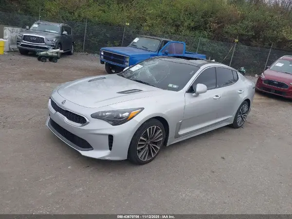 KNAE25LA4J6031829 2018 KIA STINGER - Image 2