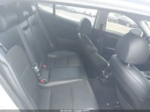 KNAE25LA4J6031829 2018 KIA STINGER - Image 8