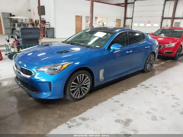 KNAE25LA5J6017132 2018 KIA STINGER - Image 2