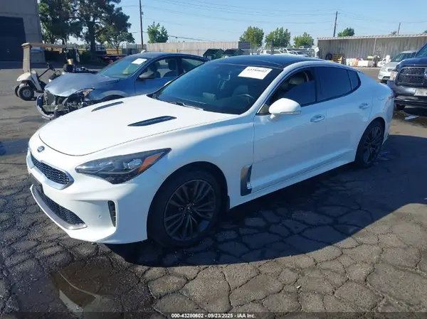 KNAE25LA6J6033419 2018 KIA STINGER - Image 2