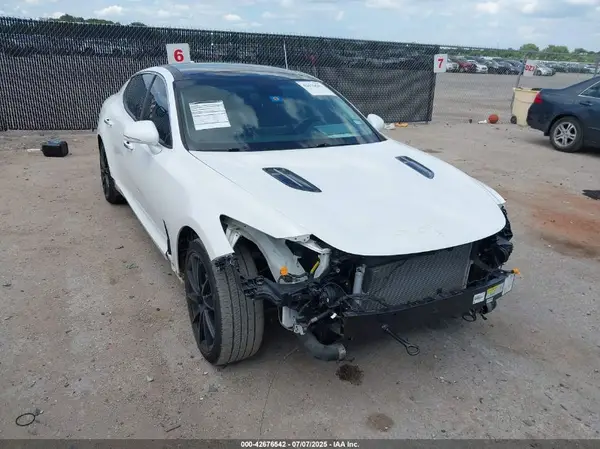 KNAE25LA7J6037687 2018 KIA STINGER - Image 1