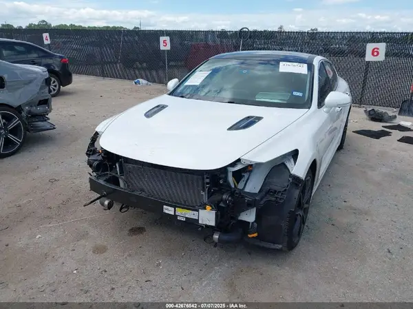 KNAE25LA7J6037687 2018 KIA STINGER - Image 2