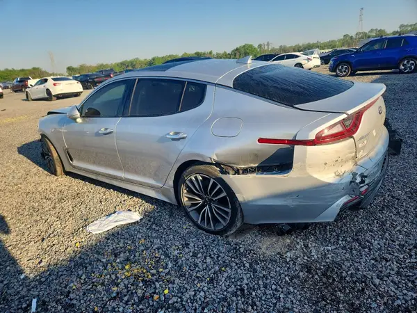 KNAE25LA8J6015312 2018 KIA STINGER - Image 2