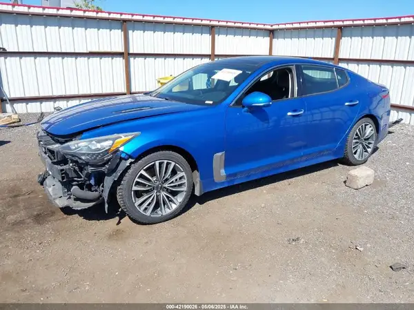 KNAE25LA8J6016976 2018 KIA STINGER - Image 2