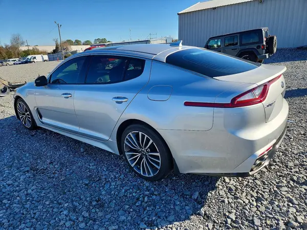 KNAE25LA8J6024110 2018 KIA STINGER - Image 2