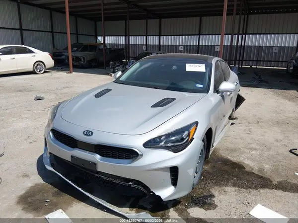 KNAE25LA8J6037312 2018 KIA STINGER - Image 2