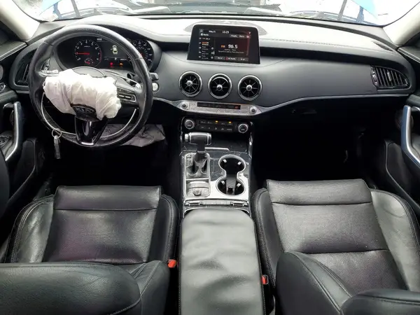 KNAE25LA8J6037472 2018 KIA STINGER - Image 8