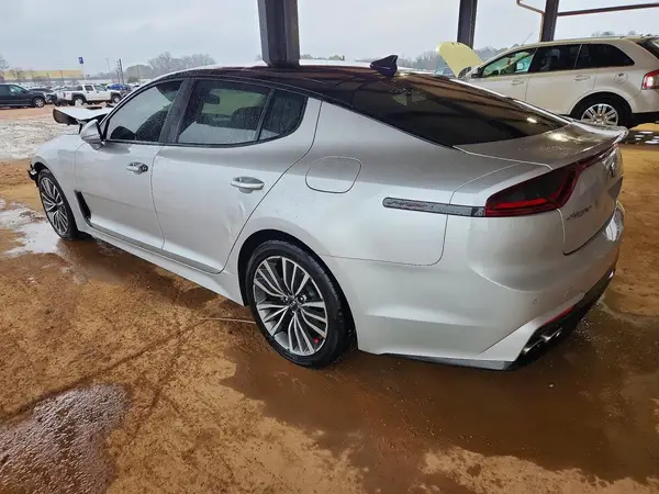 KNAE25LA9J6037030 2018 KIA STINGER - Image 2