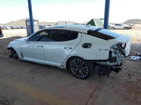KNAE25LAXJ6011195 2018 KIA STINGER - Image 2