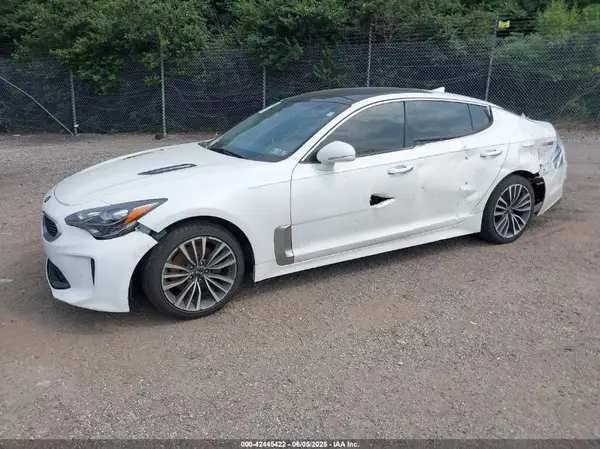 KNAE25LAXJ6015022 2018 KIA STINGER - Image 2