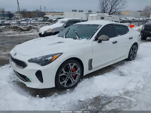 KNAE35LC0J6040090 2018 KIA STINGER - Image 2