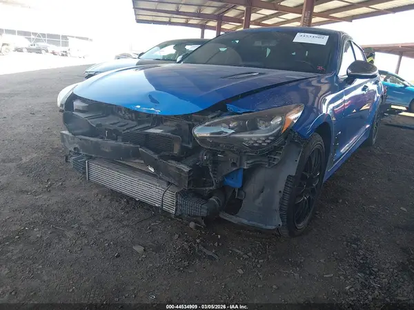 KNAE35LC9J6010859 2018 KIA STINGER - Image 2