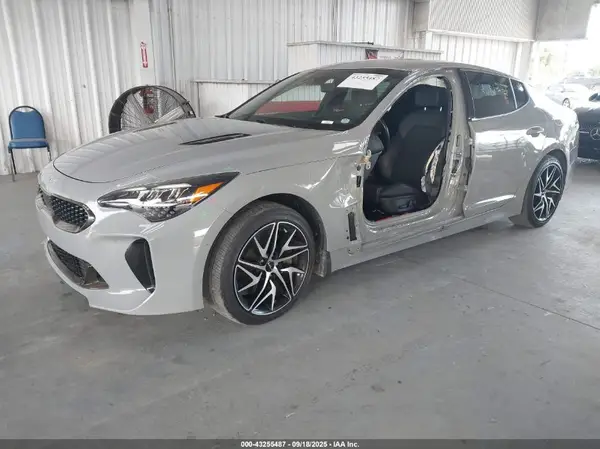 KNAE35LD8N6119196 2022 KIA STINGER - Image 2
