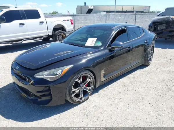 KNAE45LC0J6018135 2018 KIA STINGER - Image 2