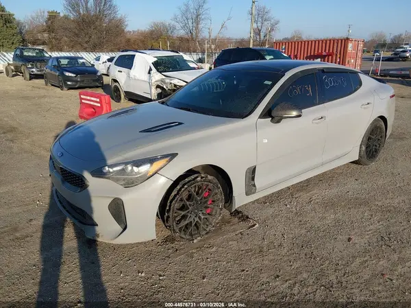 KNAE45LC0J6028731 2018 KIA STINGER - Image 2