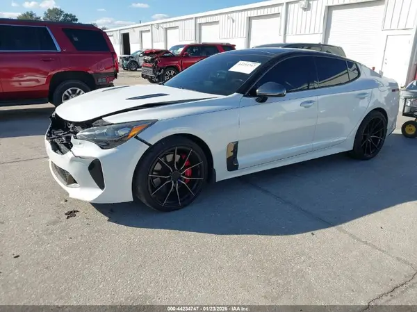 KNAE45LC2J6018248 2018 KIA STINGER - Image 2