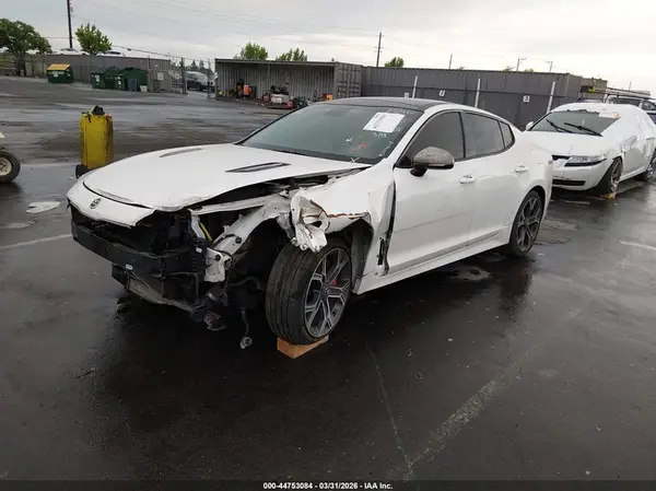KNAE45LC2J6039973 2018 KIA STINGER - Image 2