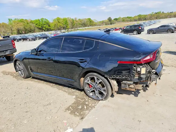 KNAE45LC8J6011546 2018 KIA STINGER - Image 2