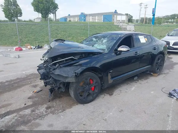 KNAE45LC8J6029013 2018 KIA STINGER - Image 2