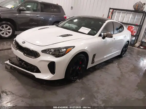KNAE45LC9J6023866 2018 KIA STINGER - Image 2